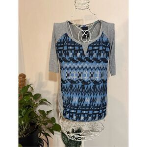 Stunning soft and stretchy Anthropologie Dolan Embroidered Knit Top blouse - gre